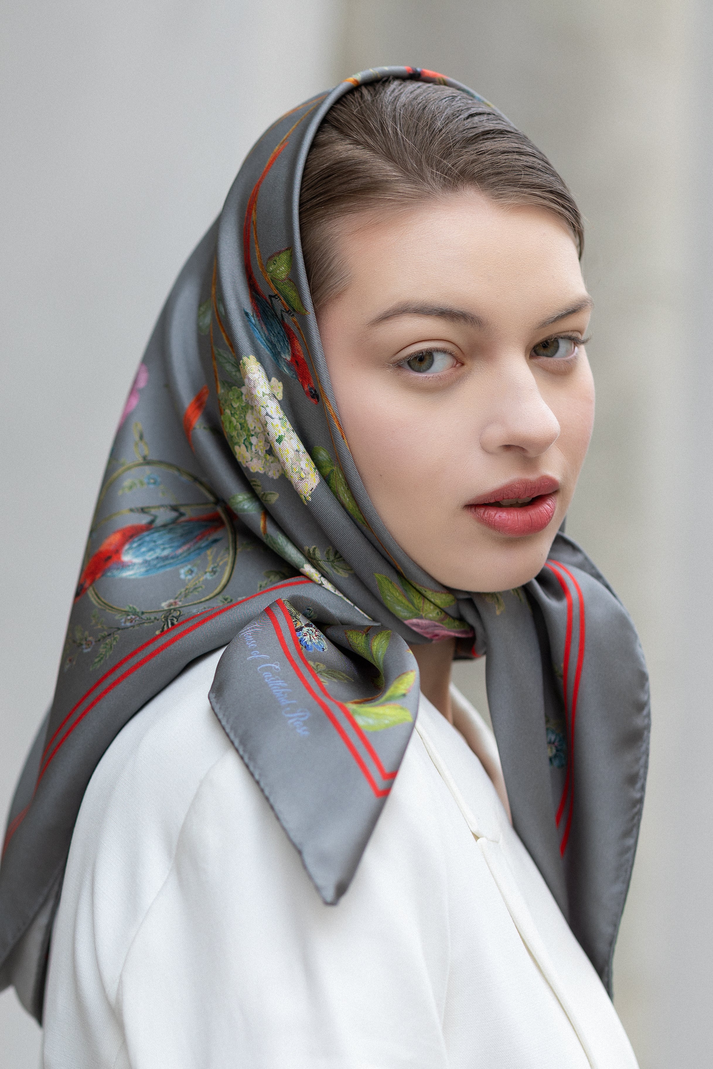 CHINOISERIE SILK SCARF IN GRAY